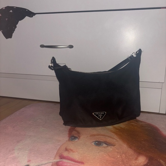 Super cute vintage black Prada bag! - Picture 5 of 5